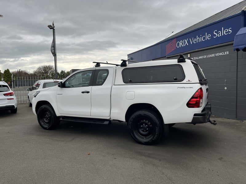 2022 Toyota Hilux SR Extra Cab 2WD, photo 3