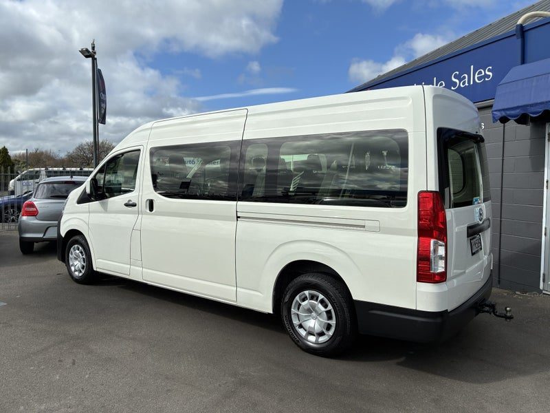 2021 Toyota Hiace ZX Minibus 10 Seater, photo 3