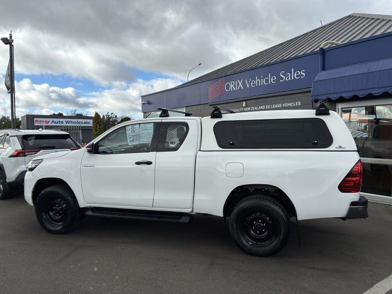 2022 Toyota Hilux SR Extra Cab 2WD, photo 2