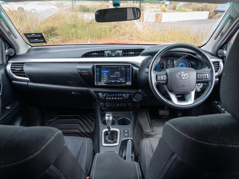 2017 Toyota Hilux SR5, photo 3