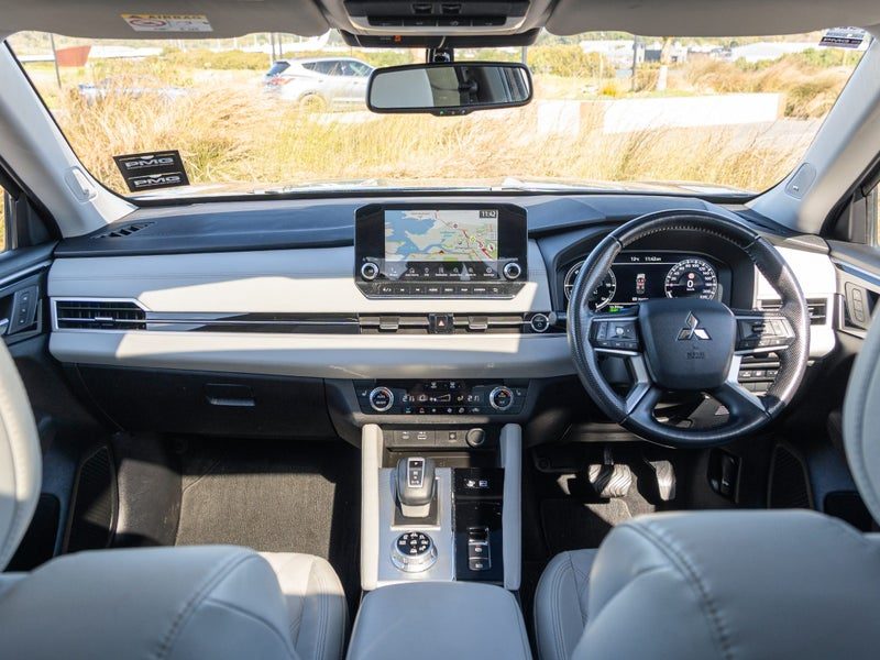 2022 Mitsubishi Outlander PHEV VRX, photo 3