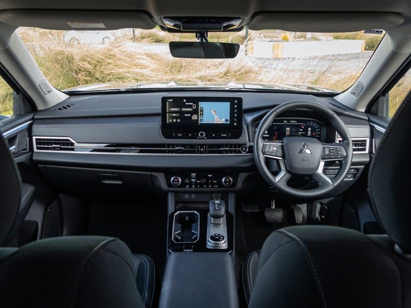 2026 Mitsubishi Outlander LS 2WD, photo 2