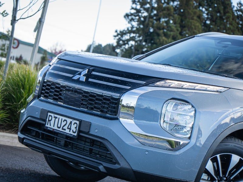 2026 Mitsubishi Outlander PHEV LS 2.4 4WD Auto, photo 3