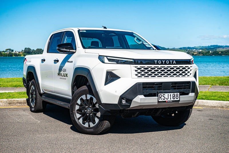 2026 Toyota Hilux SR5 4WD Hybrid Ready to go