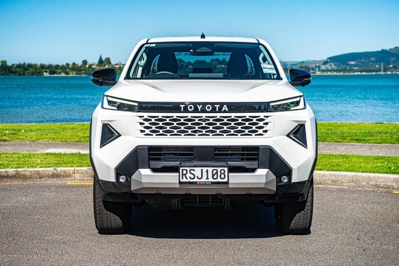 2026 Toyota Hilux SR5 4WD Hybrid Ready to go, photo 2