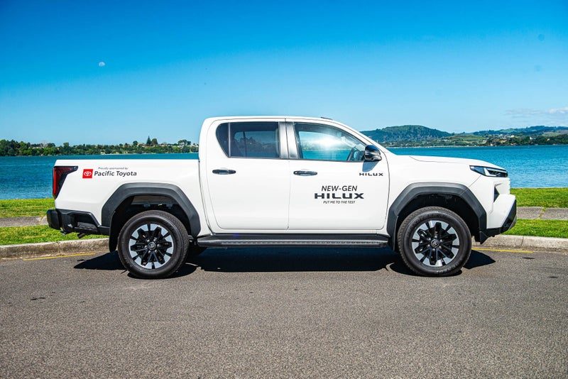 2026 Toyota Hilux SR5 4WD Hybrid Ready to go, photo 3