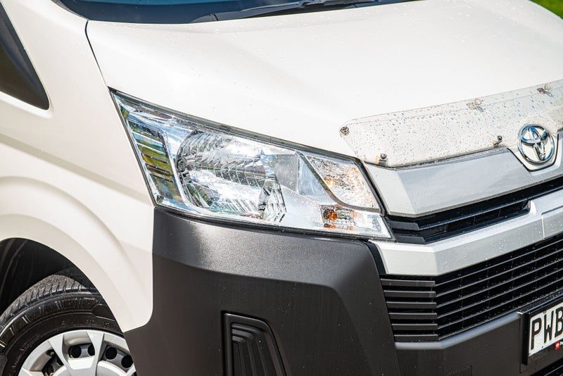 2023 Toyota Hiace ZR 2.8DT Minibus, photo 2