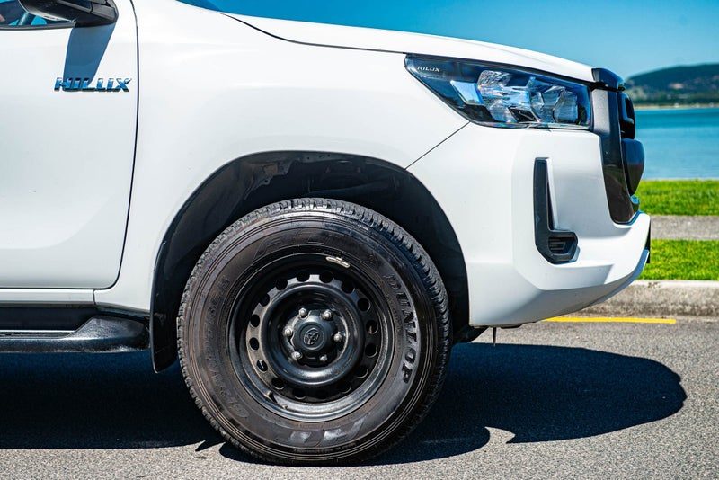 2024 Toyota Hilux SR 2.8DT Hybrid 6AT 4WD, photo 3