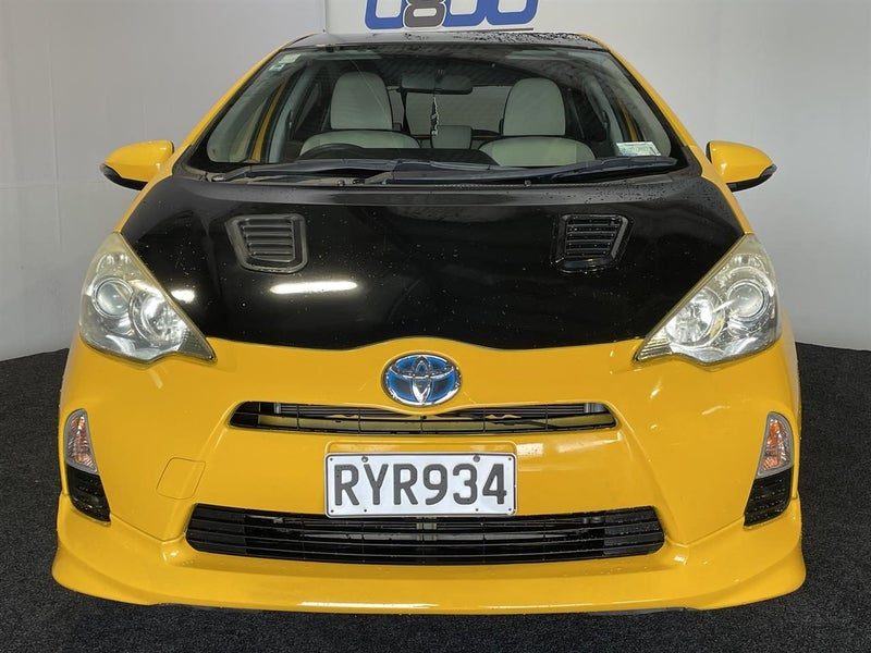 2013 Toyota Aqua HYBRID, photo 2