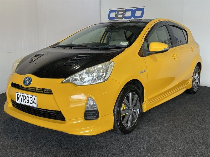 2013 Toyota Aqua HYBRID, photo 3