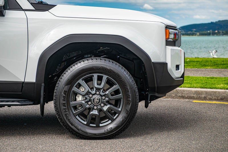 2025 Toyota Land Cruiser Prado GXL, photo 3