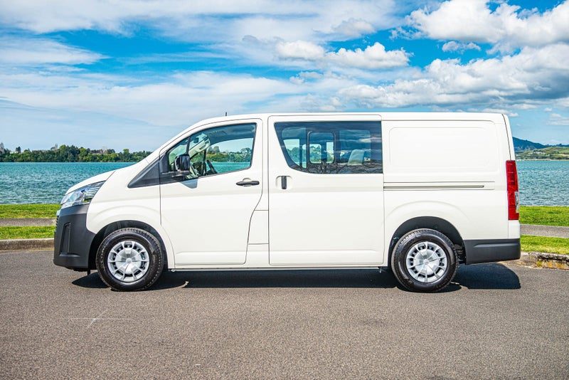 2026 Toyota Hiace ZR 5-Seater Ready to go, photo 3