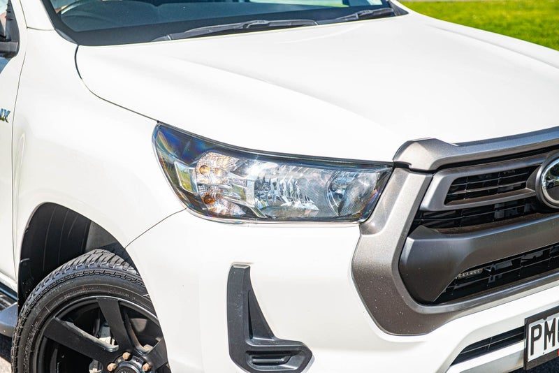 2022 Toyota Hilux SR 2.8 Diesel Turbo Manual 4WD, photo 2
