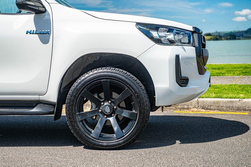 2022 Toyota Hilux SR 2.8 Diesel Turbo Manual 4WD, photo 3