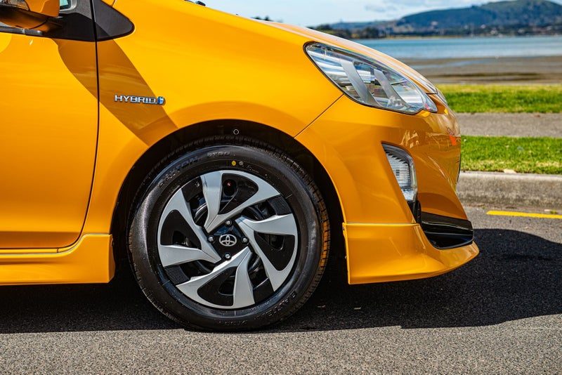 2015 Toyota Aqua 1.5 Hybrid S 5 Dr Hatch CVT 2WD, photo 3