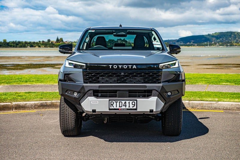 2026 Toyota Hilux SR5 Limited Hybrid, photo 2