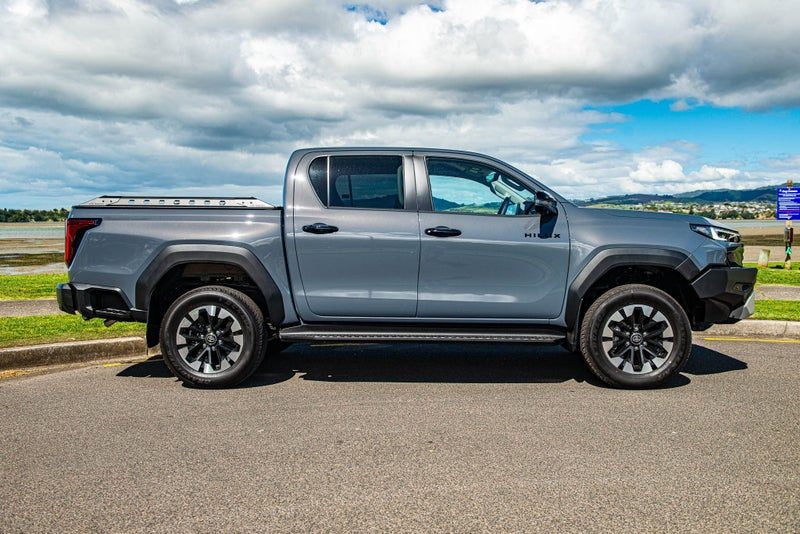2026 Toyota Hilux SR5 Limited Hybrid, photo 3