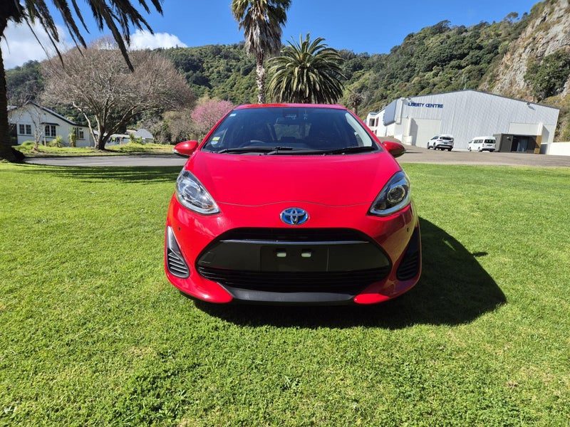 2017 Toyota Aqua 1.5 Hybrid S, photo 2