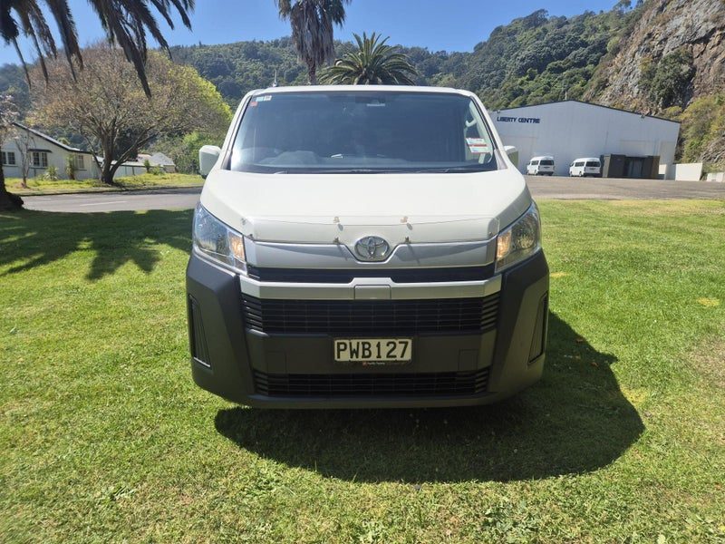 2023 Toyota Hiace ZR 2.8DT Minibus, photo 2