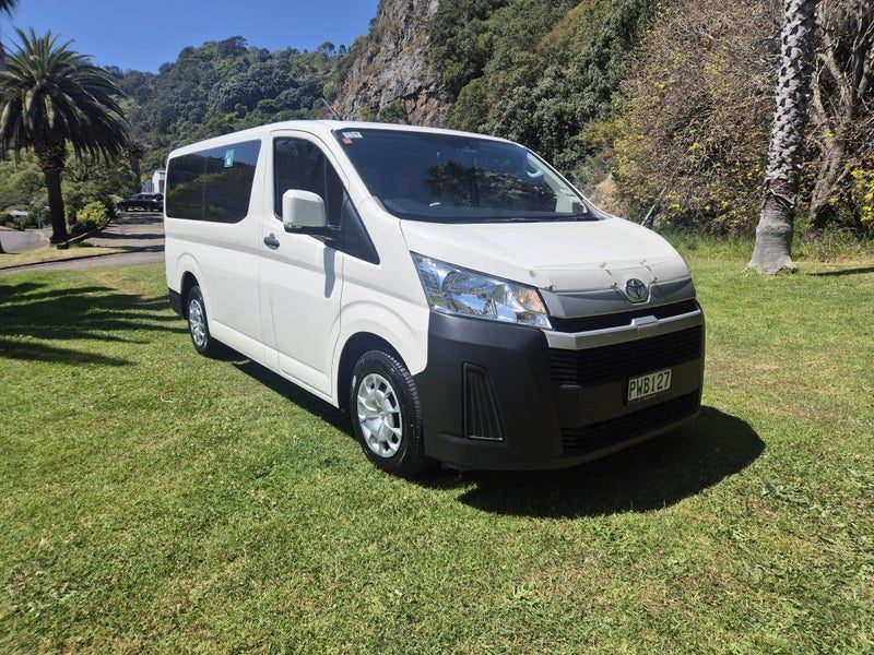 2023 Toyota Hiace ZR 2.8DT Minibus, photo 3