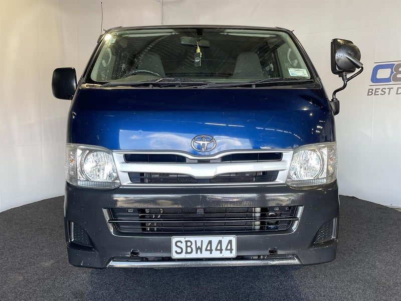 2013 Toyota Hiace, photo 2