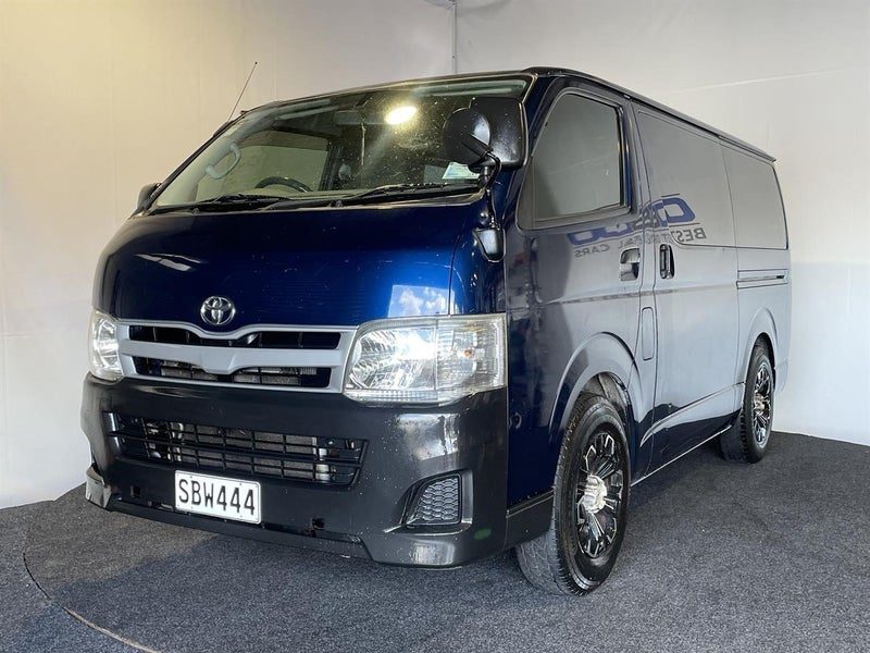 2013 Toyota Hiace, photo 3