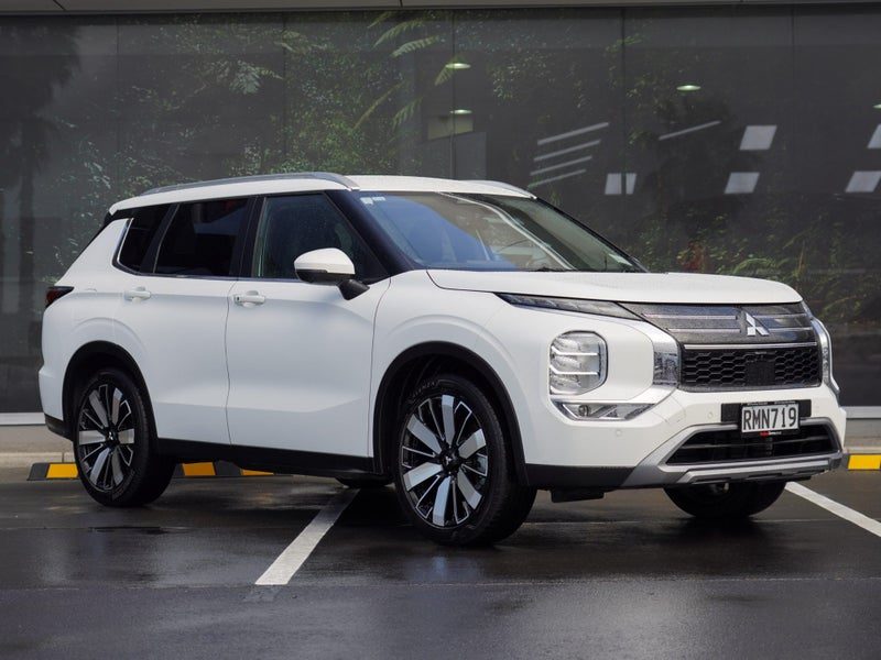 2025 Mitsubishi Outlander XLS 7 Seater