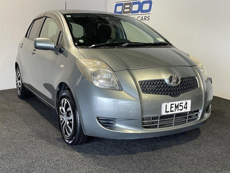 2006 Toyota Vitz, main photo