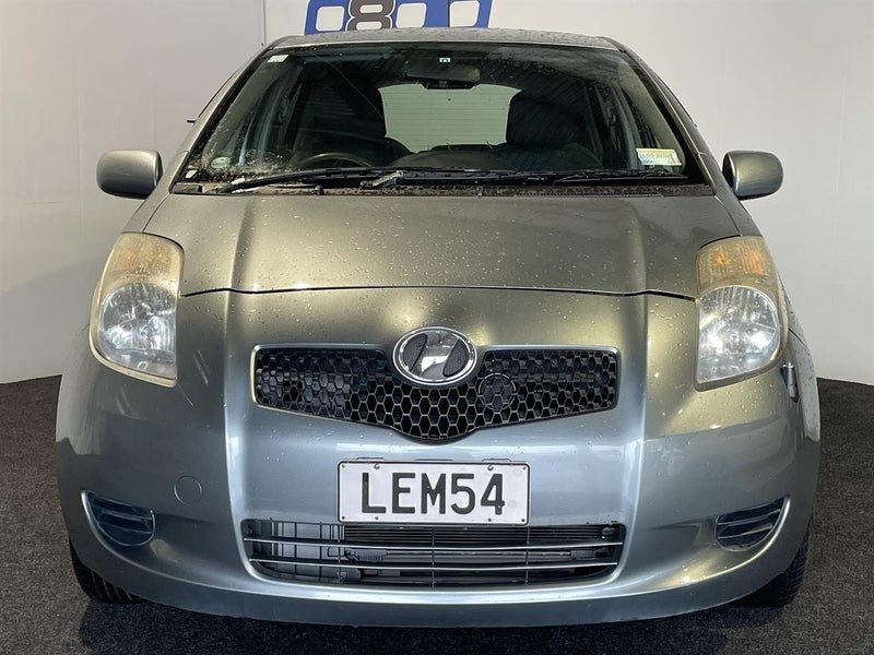 2006 Toyota Vitz, photo 2