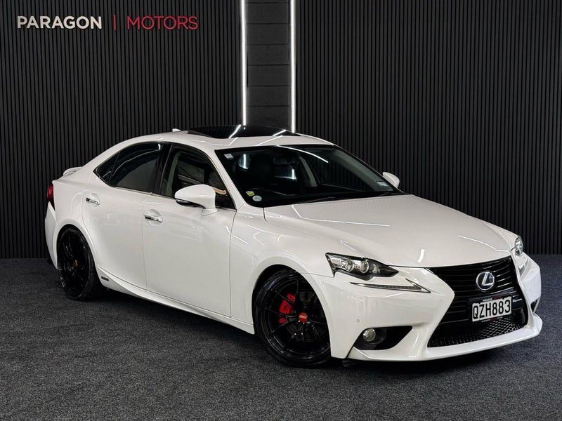 2013 Lexus IS300H Hybrid | Sunroof, photo 3