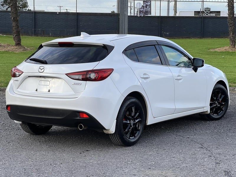 2015 Mazda Axela, photo 3