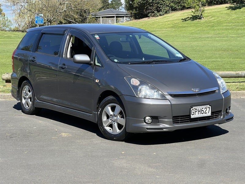 2004 Toyota Wish, photo 2