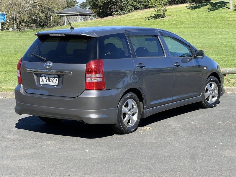 2004 Toyota Wish, photo 3