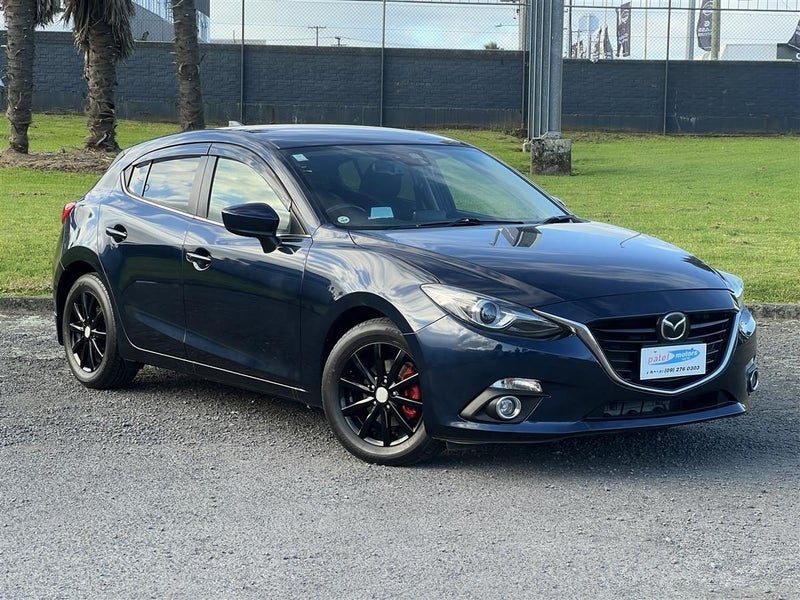 2015 Mazda Axela, photo 2