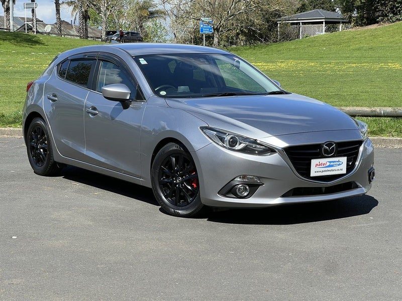 2015 Mazda Axela, photo 2