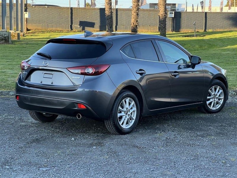 2015 Mazda Axela, photo 3