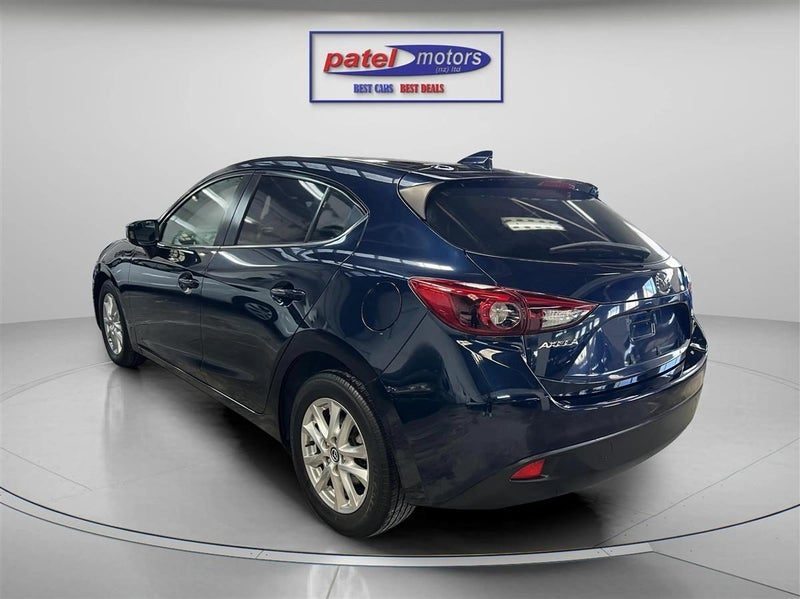 2016 Mazda Axela, photo 2