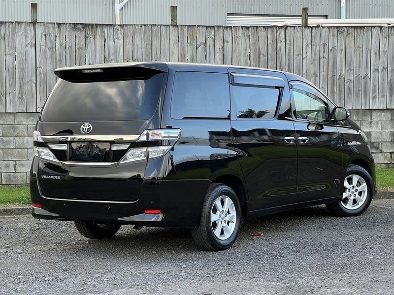 2013 Toyota Vellfire, photo 3