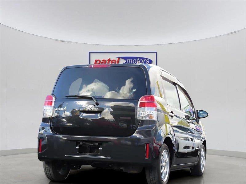 2013 Toyota Spade, photo 3