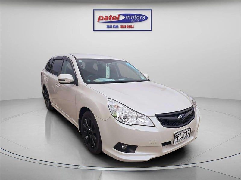 2010 Subaru Legacy, photo 3