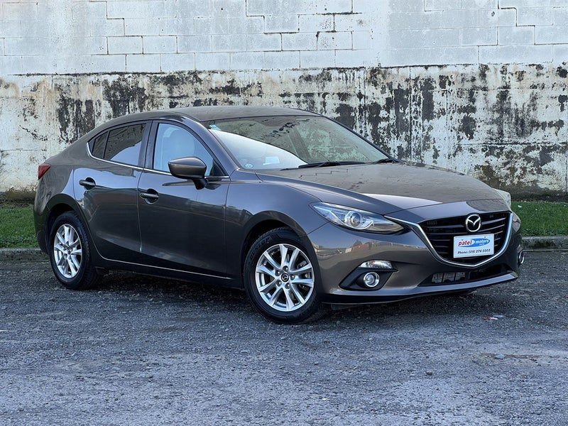 2014 Mazda Axela Hybrid, photo 2