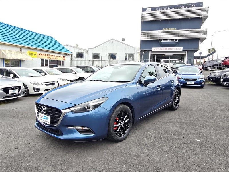 2017 Mazda Axela, photo 2