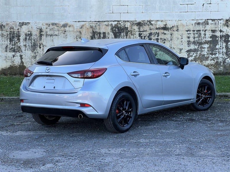 2017 Mazda Axela, photo 3