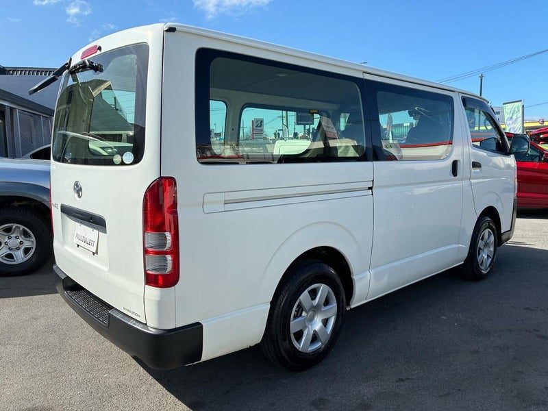 2018 Toyota Hiace Regius, photo 3