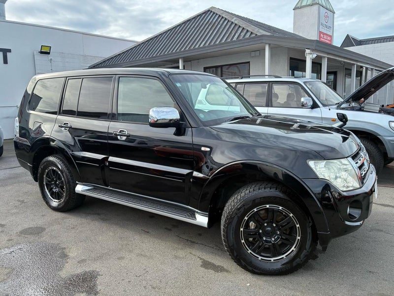 2013 Mitsubishi Pajero 4WD GR, photo 2