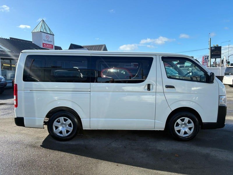 2019 Toyota Hiace DX, photo 2
