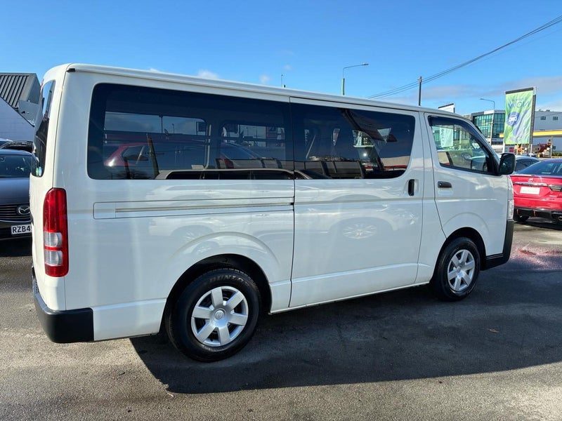 2019 Toyota Hiace DX, photo 3