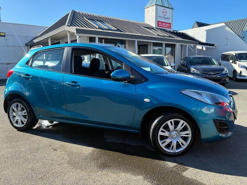 2014 Mazda 2, photo 2