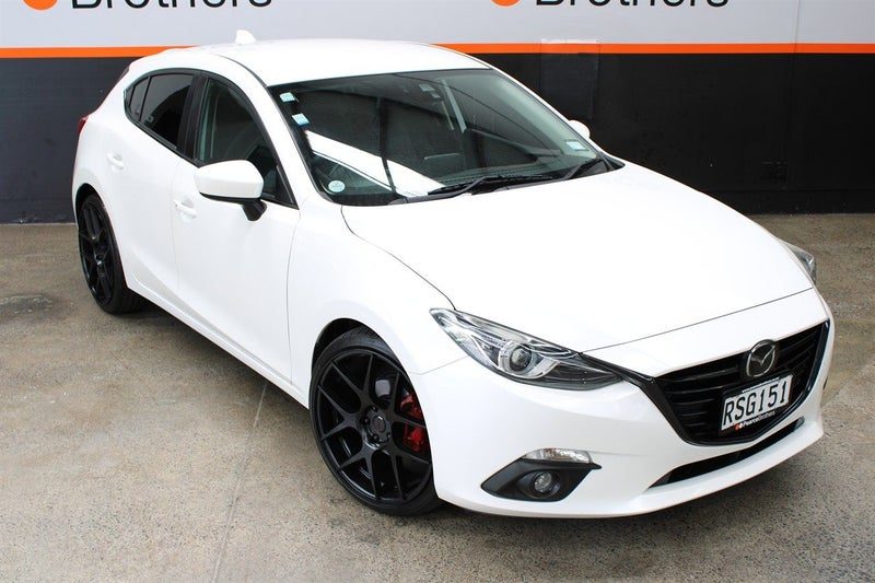 2014 Mazda Axela 1.5P LOW KM'S HATCH, photo 2