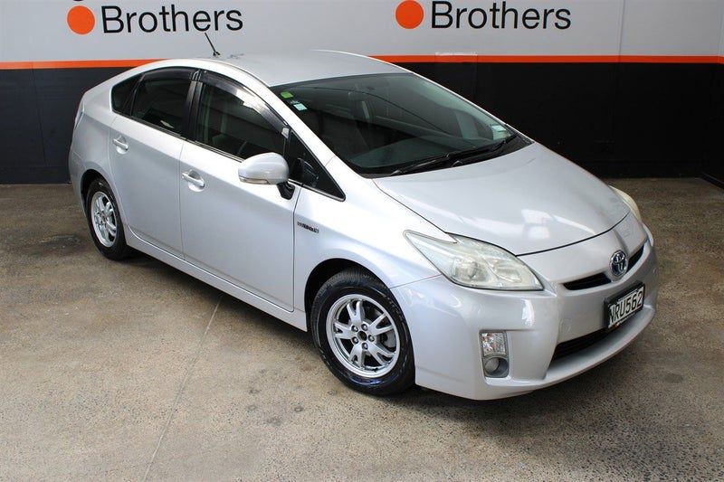 2010 Toyota Prius HYBRID AUTO, photo 2